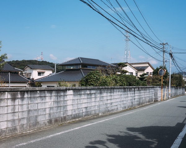 地域に積み重なってきた風景の中に、違和感なく溶け込むよう設計された外観。