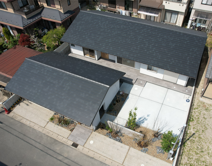 二つの大屋根がつくる伸びやかな住まいの外観（スーパートライ美軽）