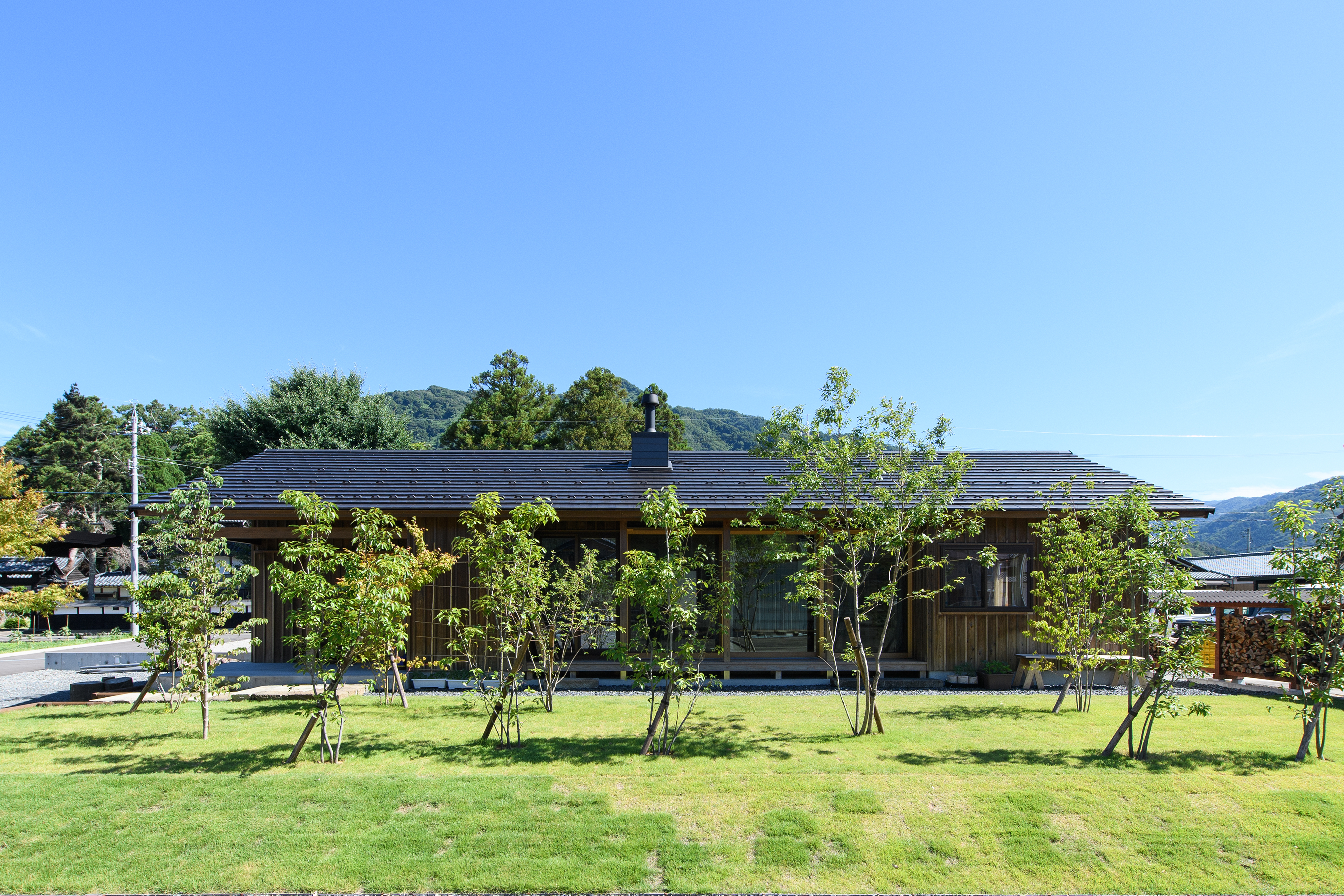 変化していく暮らしを、ひとつの屋根の下に。『清水の平屋』に込めた、建築家・野路敏之さんの想い